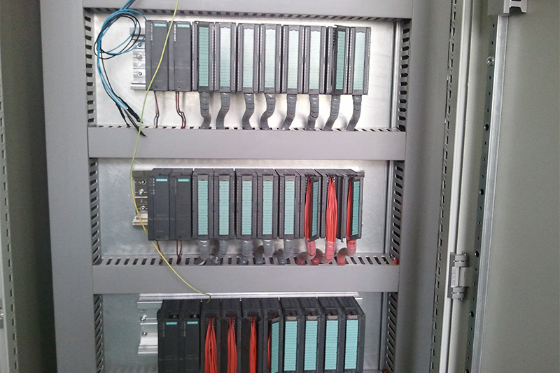 智能電氣控制柜的應用與制造 多功能PLC電控柜引領現代工業自動化