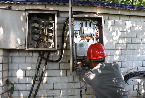 “汗”衛(wèi)萬家燈火——長理電氣學(xué)子赴國網(wǎng)益陽供電公司開展基層檢修與電氣安裝服務(wù)實踐紀實