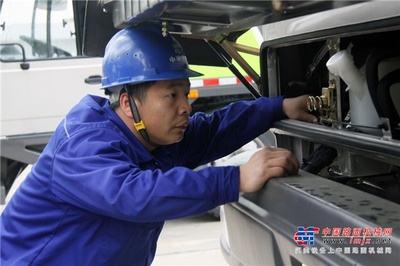 匠心卅載丨中聯(lián)重科邱志良 大噸位起重機故障手到“病”除的服務(wù)大師