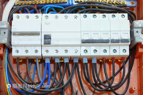 安全高效 電氣安裝中關閉配有電線引信與接觸器的電板配箱操作指南